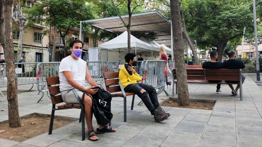 Víctor, argentino de 38 años, acudió a vacunarse sin cita después de dos meses tratando de arreglar su tarjeta sanitaria