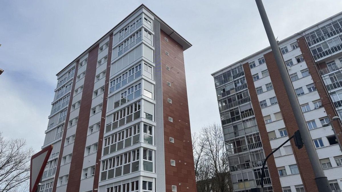 Edificio de Zaramaga sin el mural