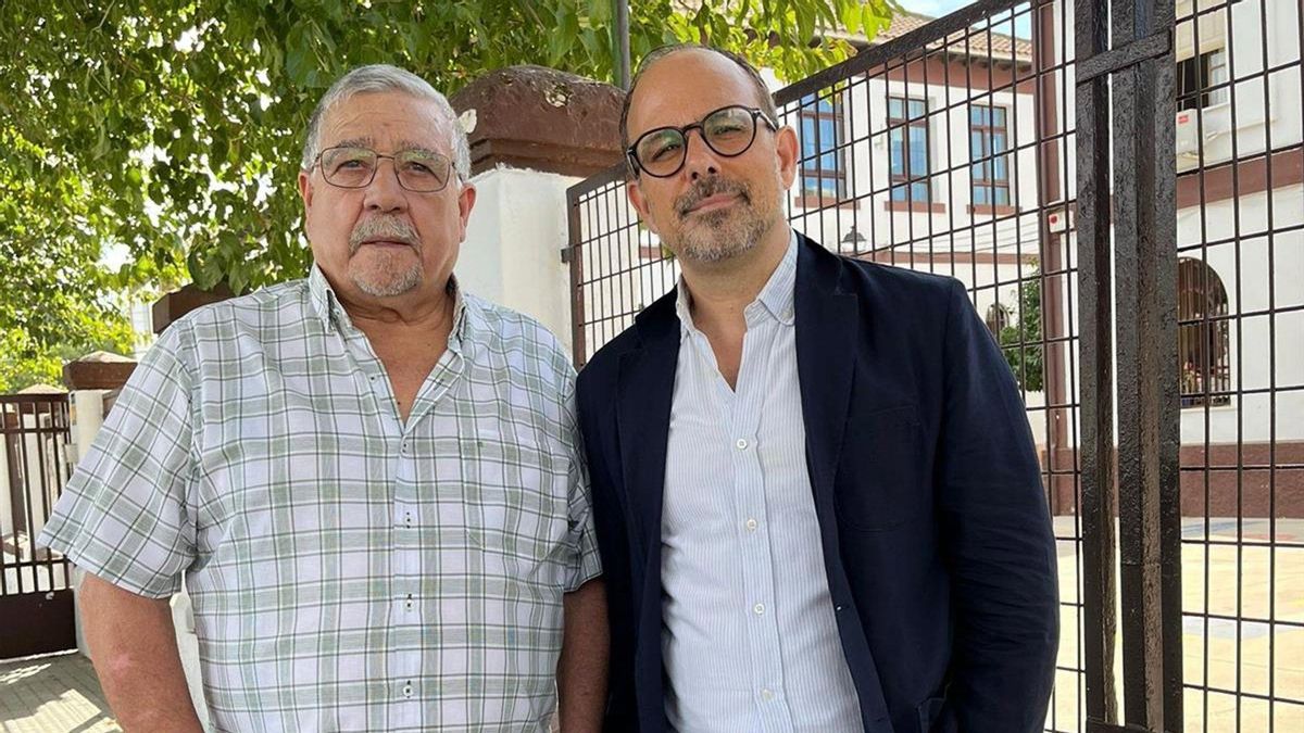 El diputado socialista por Córdoba, Antonio Ruiz, en su visita a Villa del Río