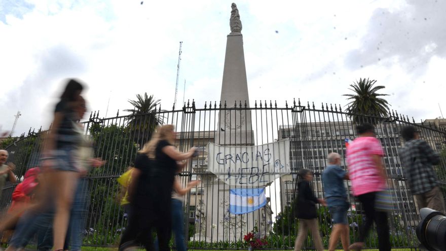 HIJOS despidió a Hebe de Bonafini con una ronda bajo la lluvia en Plaza de Mayo