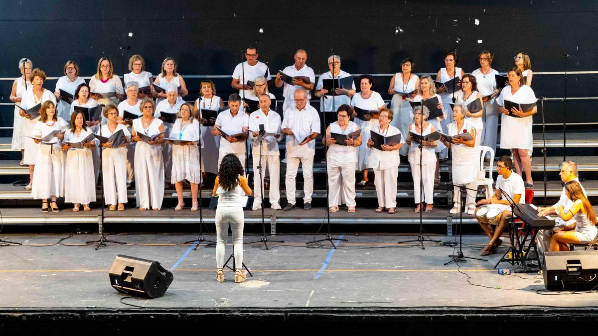 El Auditorio Cine Rosales acogió este sábado el XIII Encuentro de Coros “Villa de Calasparra”