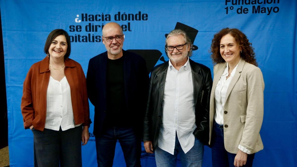 El secretario general de CCOO, Unai Sordo, y la secretaria general de CCOO-A, Nuria López, acompañados por el presidente de la Fundación 1º de Mayo, Fernando Lezcano; y la secretaria general de CCOO de Córdoba, Marina Borrego