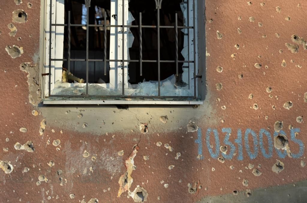 Las marcas de metralla en el edificio son visibles en todo el edificio. Aunque ya han pasado varios meses, el hospital permanece inutilizable. Fotografía: Julie Rémy / MSF