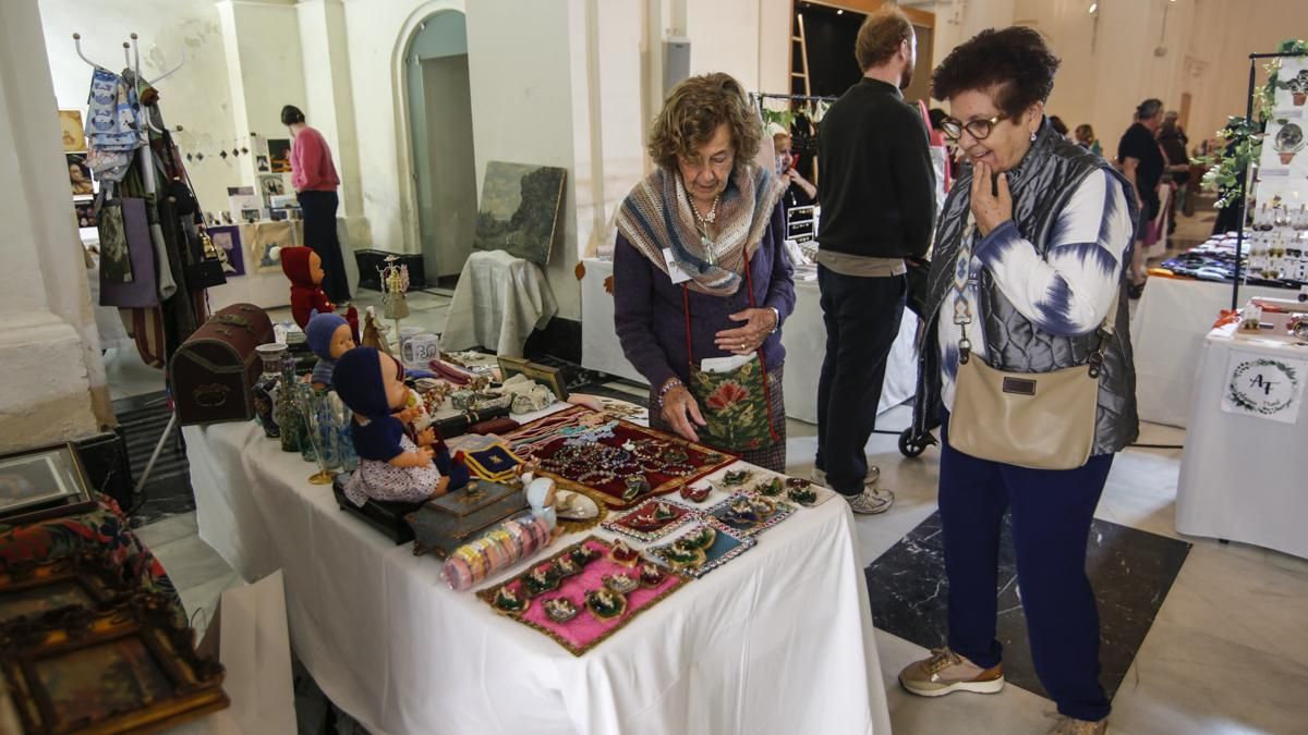 Mercadillo solidario “Ayúdanos a no olvidar” de la Asociación de Alzheimer