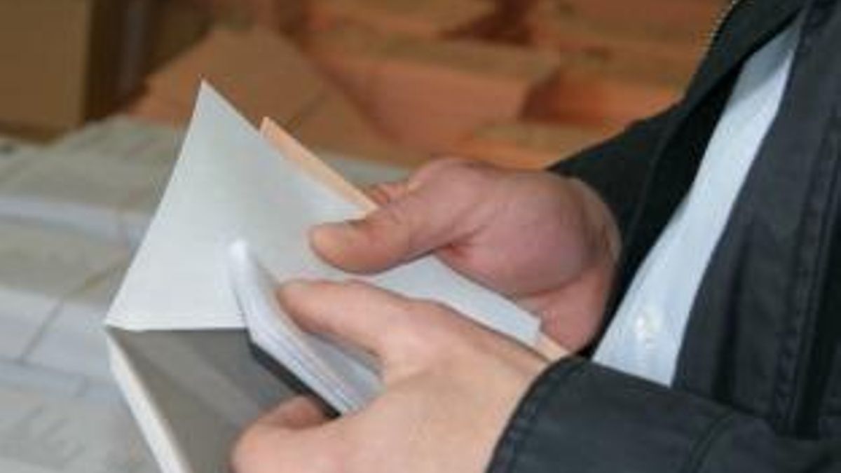 IU busca ya la unidad de la izquierda en un escenario preelectoral mientras Podemos exige elegir entre ellos o Sumar