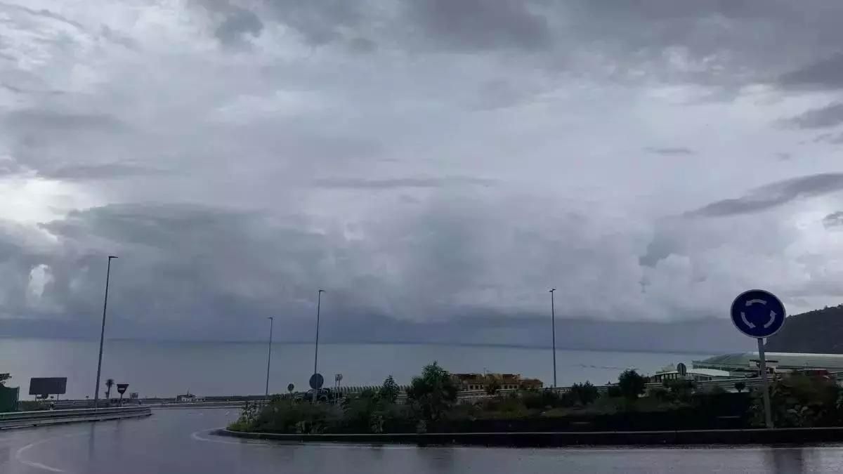 Alerta por lluvias en el oeste y cumbres de La Palma