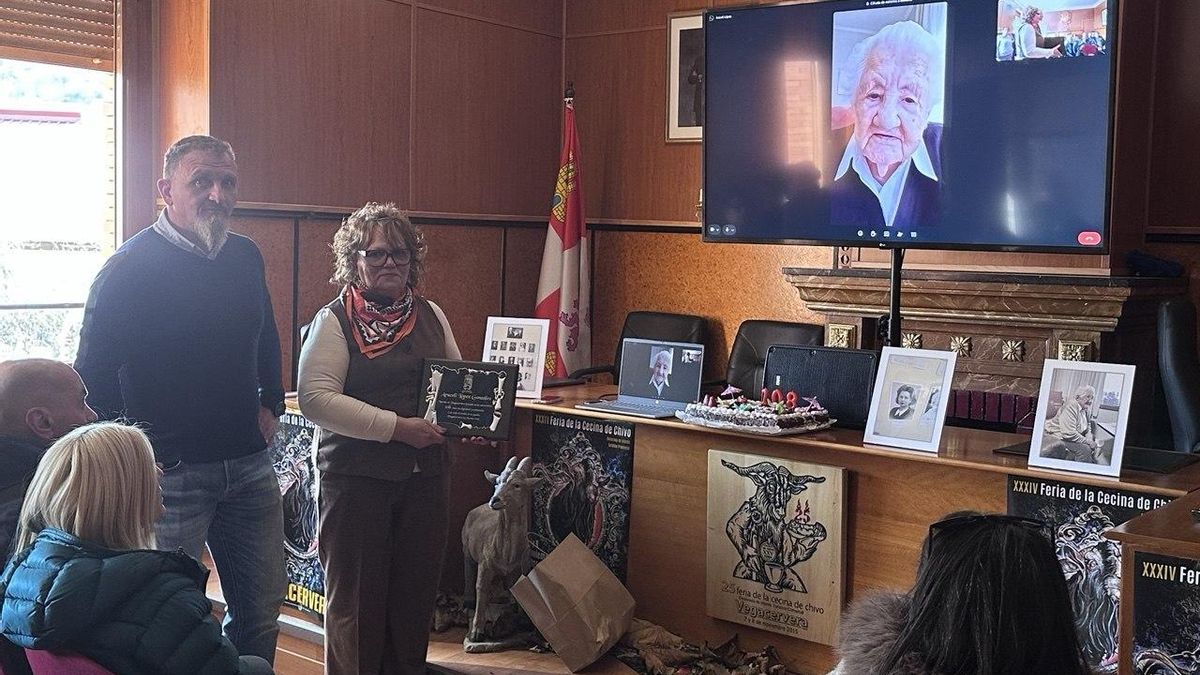 Vegacervera rinde homenaje a Araceli López en su 108 cumpleaños.