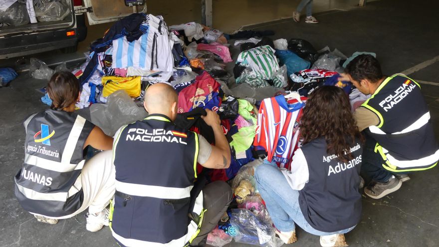 La Operación Bastión saca a la luz en Astorga una tonelada de prendas de ropa falsificadas