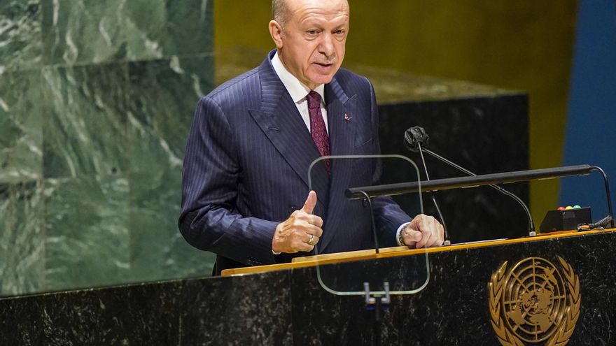 Erdogan dice que Turquía no puede recibir más refugiados y pide un "reparto de responsabilidades" en la crisis afgana
