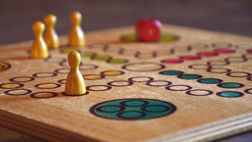 "Una partida de Risk, un Trivial o un parchís": por qué jugar es clave contra el envejecimiento cognitivo, según expertos
