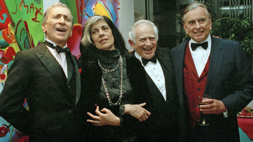 De Izq. a dcha.: Gay Talese, Susan Sontag, Norman Mailer y Gore Vidal en una fiesta del Carnegie Hall, en 1993. Foto: GTRES.
