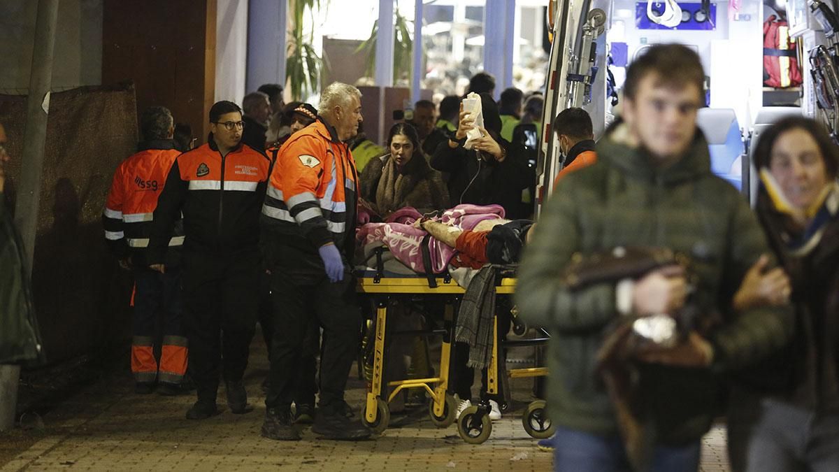 Pasajeros del tren descarrilado son trasladados a la caseta municipal de Adamuz