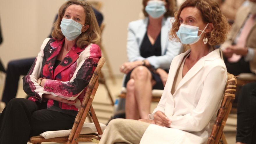 La vicepresidenta tercera del Gobierno, Nadia Calviño; y la presidenta del Congreso de los Diputados, Meritxell Batet, durante uno de los Desayunos Informativos de Europa Press, en Madrid (España) a 13 de julio de 2020.