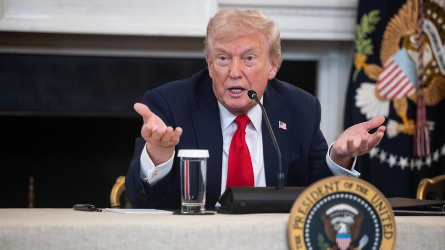 Trump llama a Petro "líder del narcotráfico" y afirma que Estados Unidos suspenderá los "pagos y subsidios" a Colombia