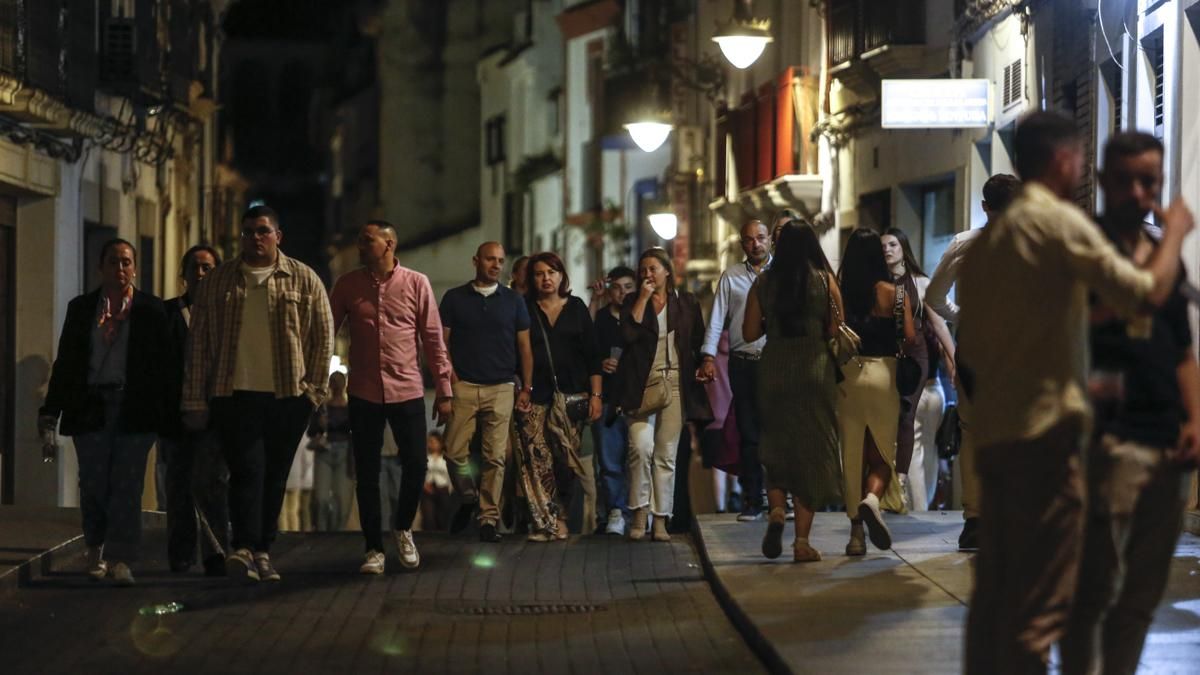 Ambiente nocturno de las Cruces de Mayo del Bailío