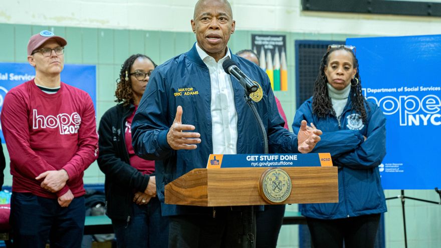 Nueva York dará a los inmigrantes en los albergues 60 días para que busquen alojamiento