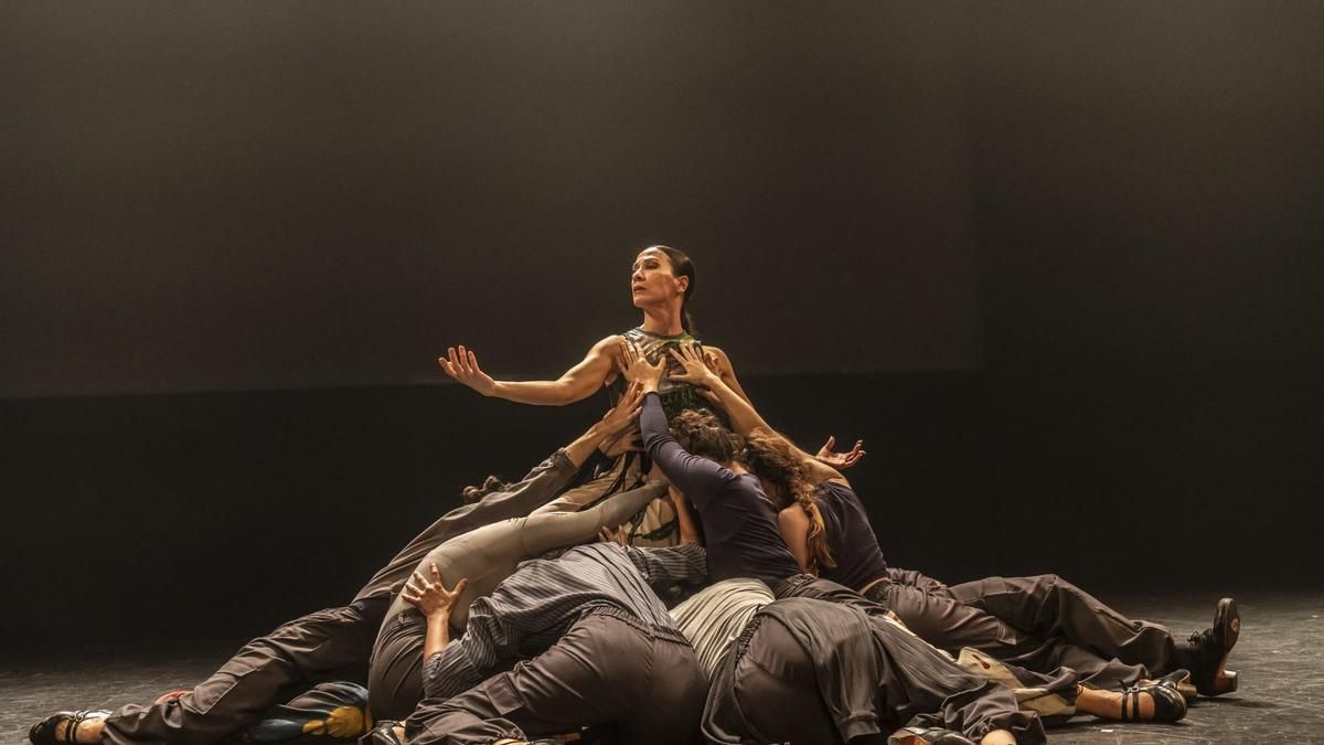 El espectáculo de danza 'Fronteras en el aire' cierra este jueves el abono de invierno en el Teatro Bergidum