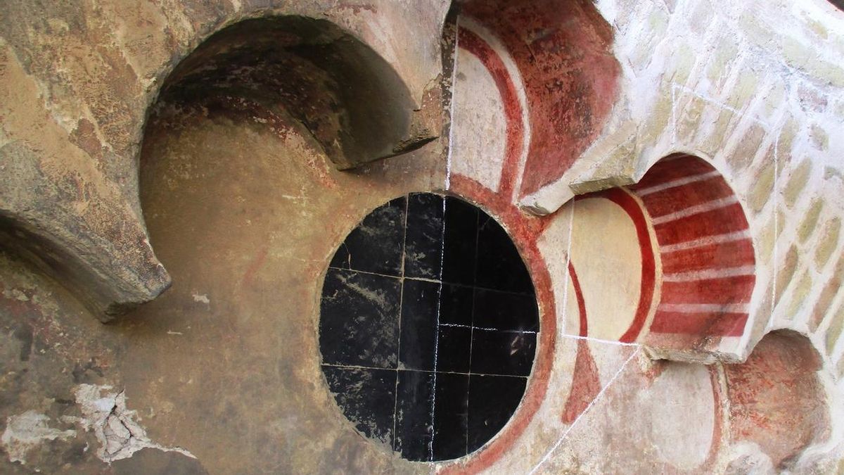 Arrancan las obras este lunes en la cara sur de la Giralda, que se confirma que era roja