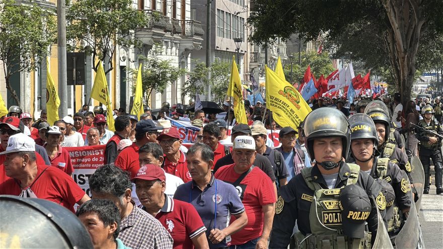 En Perú ya no se respetan las 8 horas de trabajo, denuncia el mayor gremio sindical