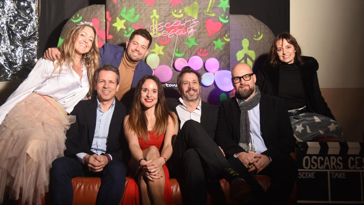 Los profesores del CESAG Cristina Puig, Arturo Quílez, Manuel Aguilera, Angy Galvín y Ricard Mamblona acompañados de Joel Pérez, del Gabinete de Comunicación.