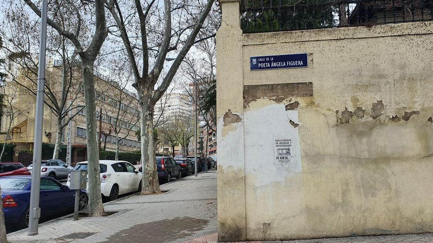 Otra esquina de la calle con la nomenclatura definitiva