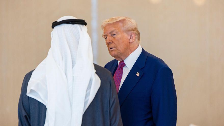 Trump regresa con "billones" en negocio de su gira al Golfo, pero con nudos diplomáticos