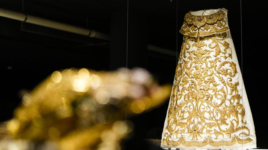 Bordados 'made in Pakistán': los artesanos estallan ante el "bombardeo" de piezas asiáticas 'low cost' en cofradías andaluzas