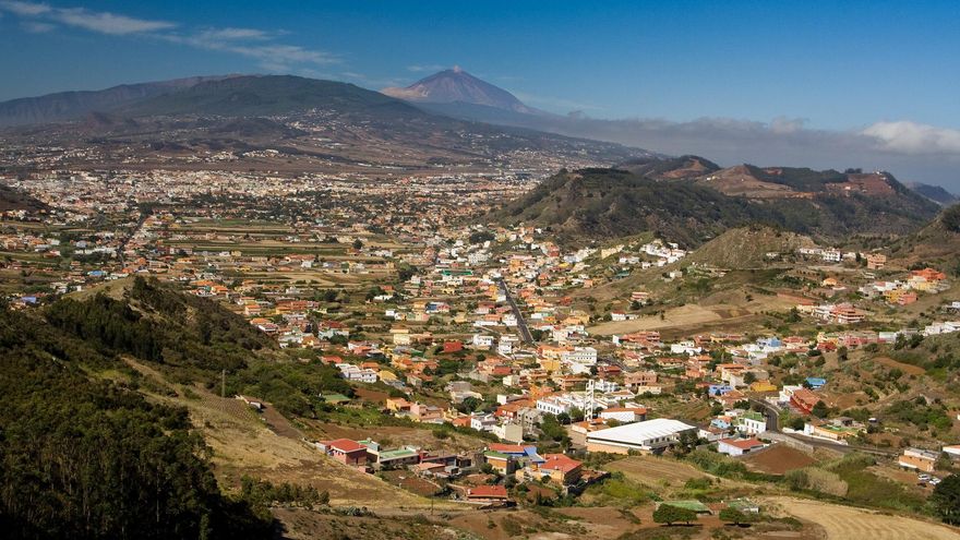 La Vega lagunera y El Teide desde el Mirador de Jardina.