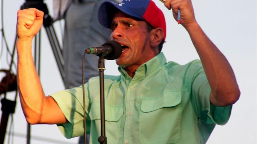 Capriles acusa a Maduro de aprobar otra devaluación y de destruir el país