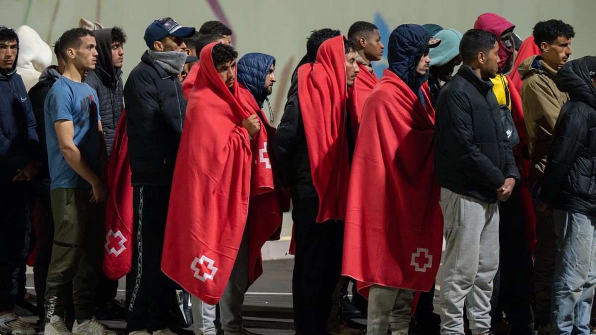 Migrantes rescatados en abril de 2025 en augas Canarias próximas a Fuerteventura.