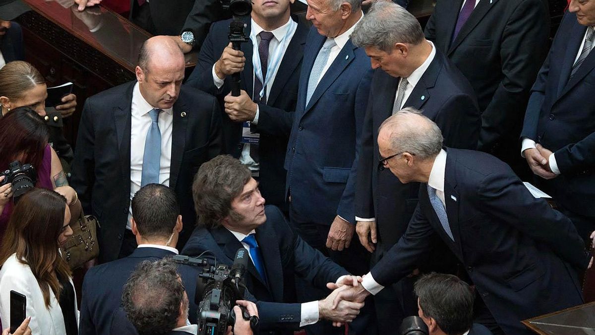 MIlei y los jueces de la Corte, el domingo en la Asamblea Legislativa.