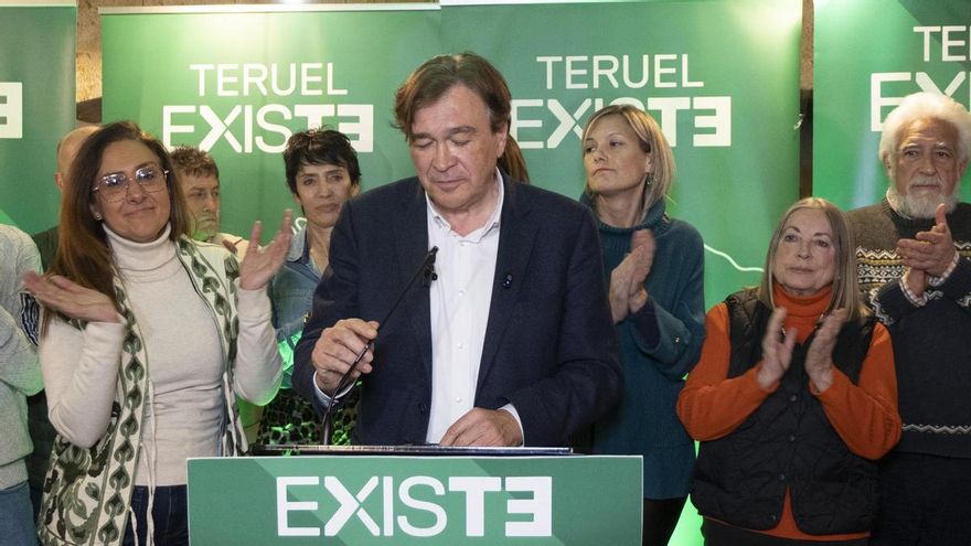 El candidato de Teruel Existe a la Presidencia de Aragón, Tomás Guitarte, en la noche electoral