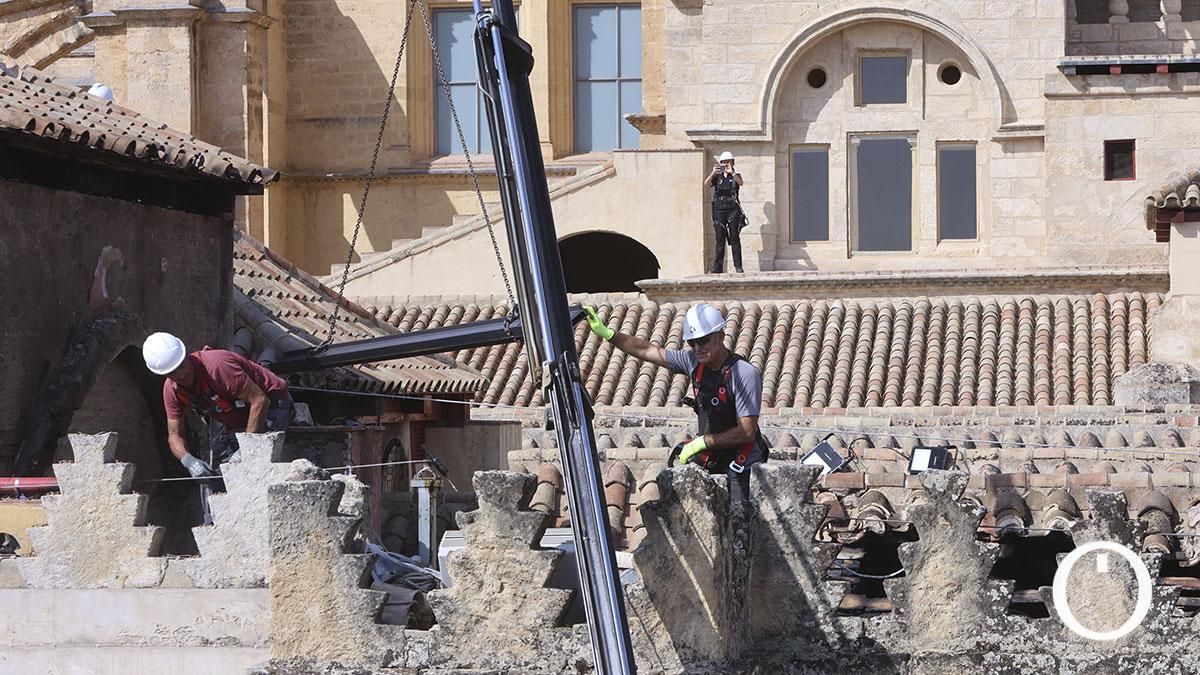 Comienzan los trabajos de restauración en la capilla incendiada en la Mezquita Catedral
