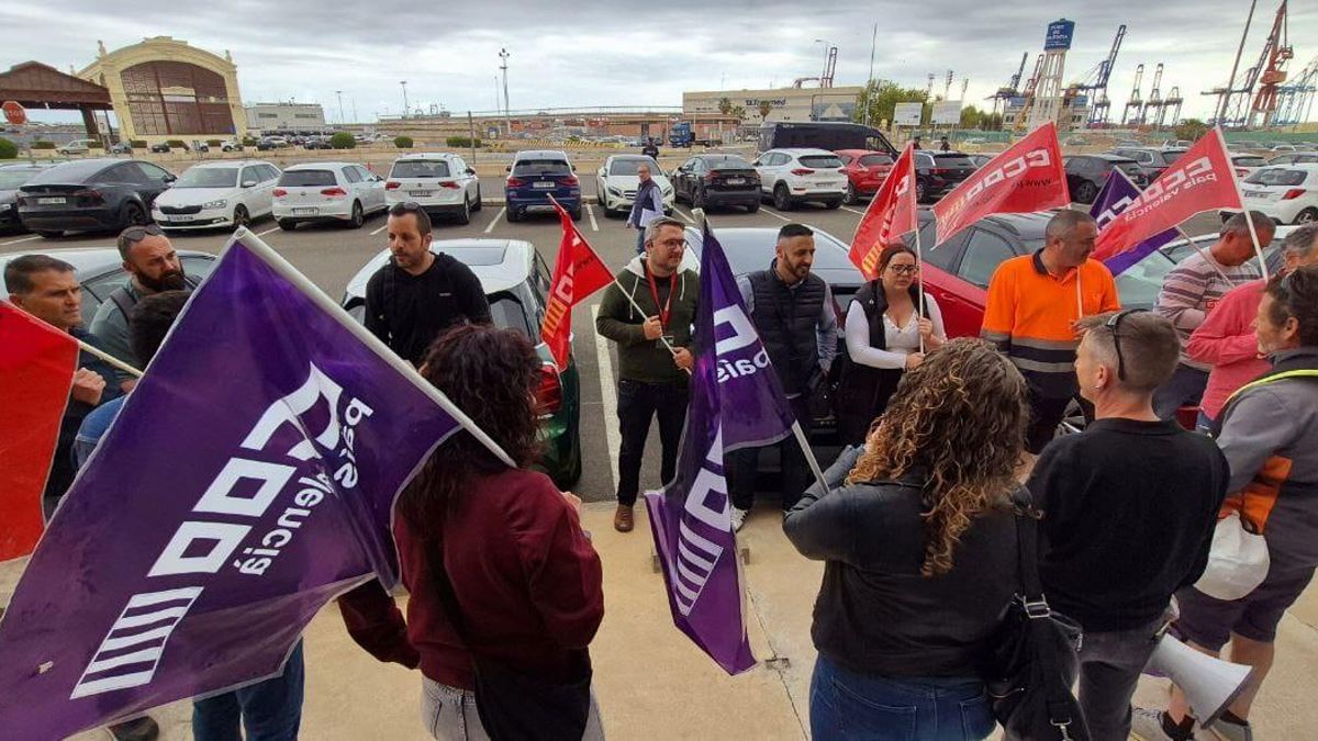 Protesta junto a la Marina de València.
