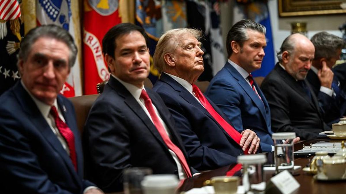 El presidente Donald Trump celebra una reunión del gabinete el jueves 29 de enero de 2026 en la Sala del Gabinete.