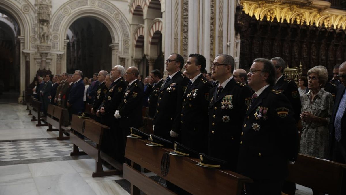 El obispo de Córdoba asegura en una homilía ante mandos policiales que "la patria está en peligro"
