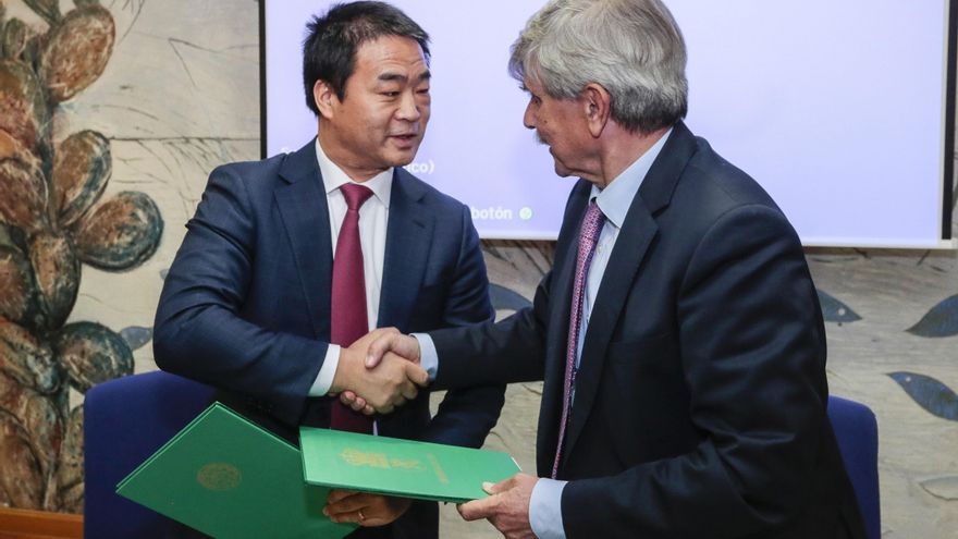 Huawei, el gigante chino sancionado por Estados Unidos, desembarca en León de la mano de la Universidad