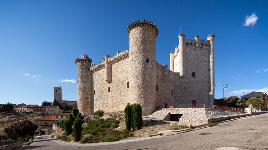 El castillo de Torija, joya mendocina de Guadalajara, que resurgió de las cenizas y es de los mejores conservados de España