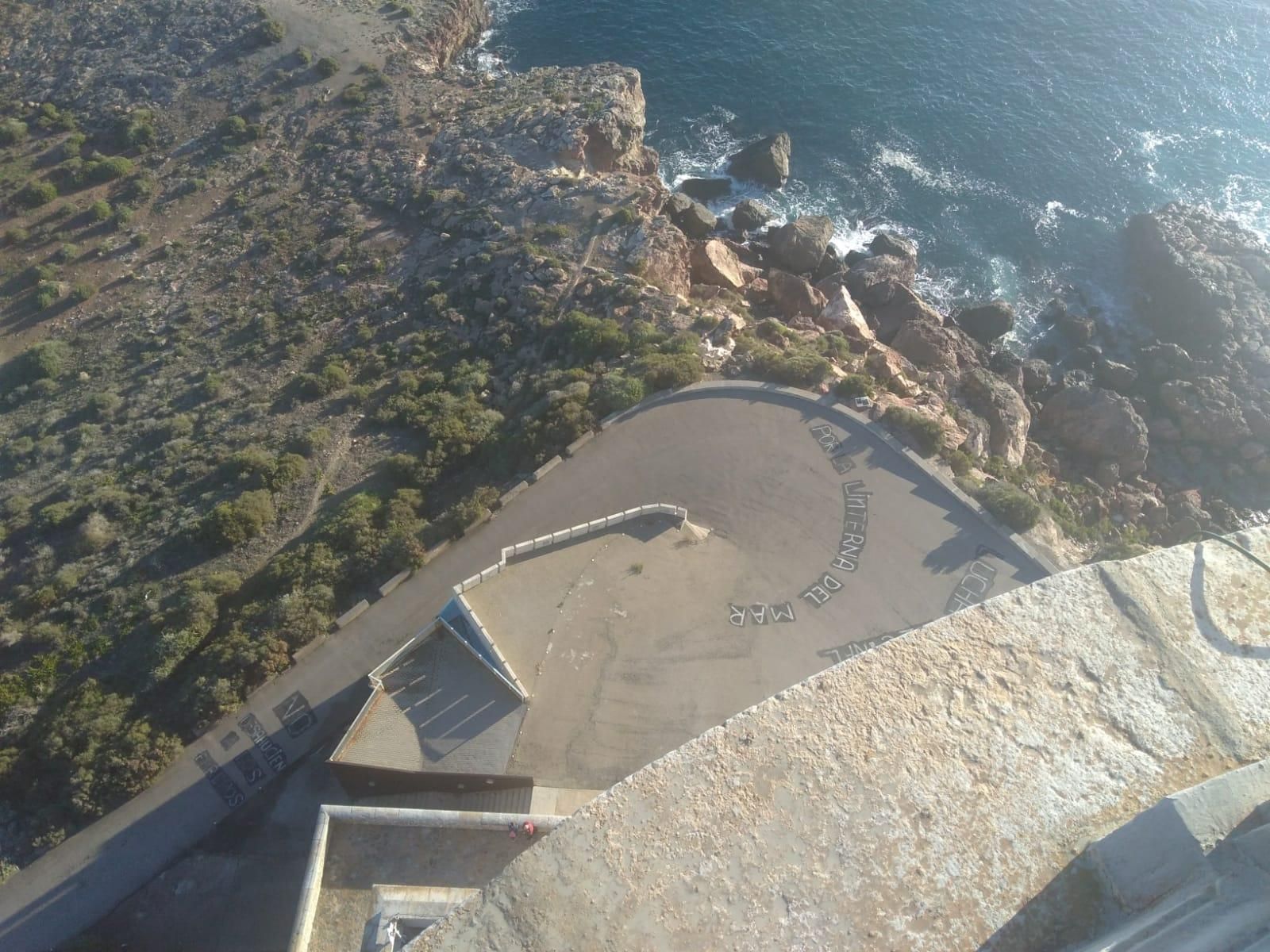 "Lucha vecinas por la linterna del mar", una consigna inscrita a raíz del intento de privatizar el Faro de Cabo de Palos