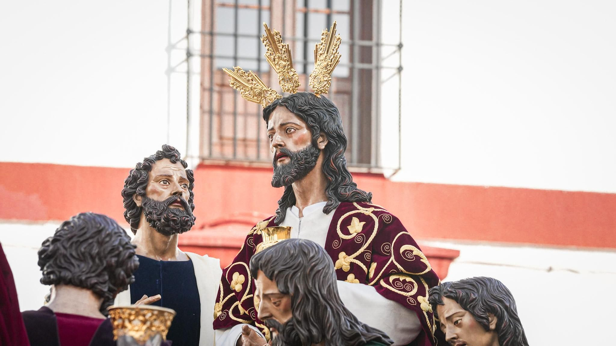 El regreso de la Hermandad de la Cena tras el Vía Crucis Magno