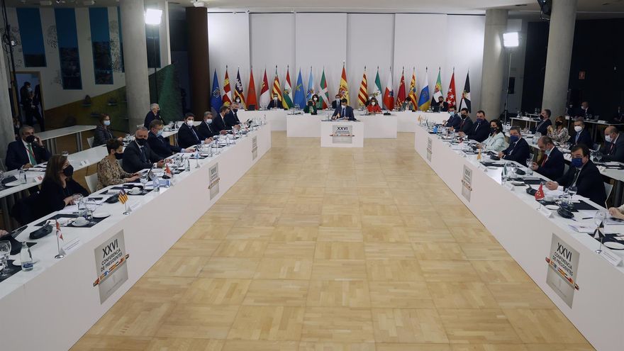 El Gobierno pacta con las autonomías medidas fiscales para aminorar el recibo de la luz