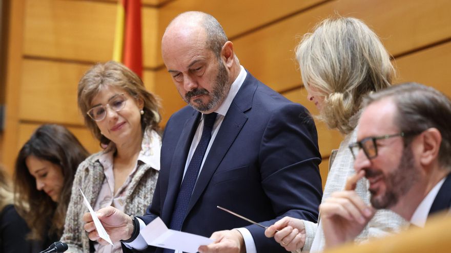 Archivo - El presidente del Senado, Pedro Rollán, durante la sesión plenaria del Senado, a 19 de noviembre de 2024, en Madrid (España).