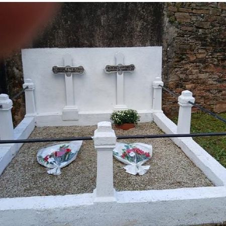 Fosa común en el cementerio de Carcedo/ Carcéu