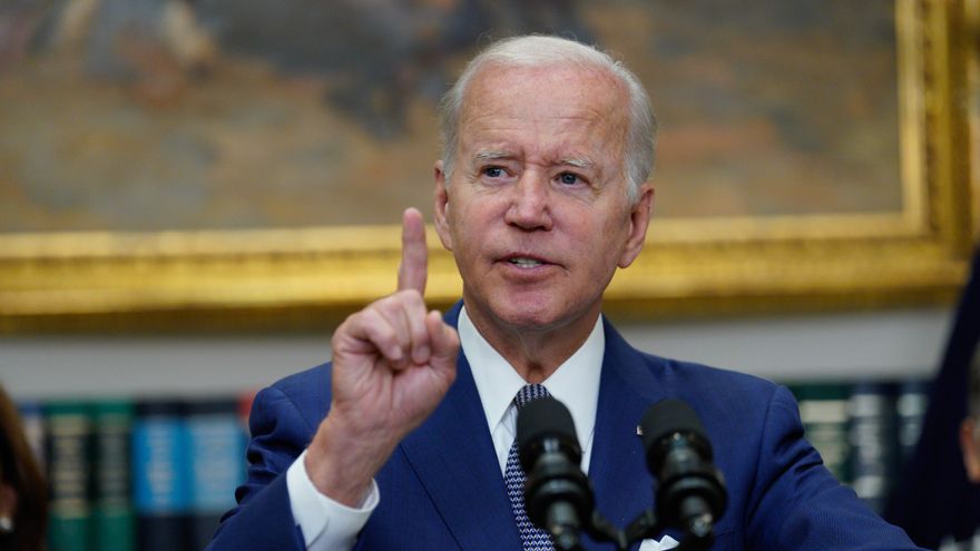 El presidente de Estados Unidos, Joe Biden, fue registrado este viernes, en el salón Roosevelt de la Casa Blanca, en Washington DC (EE.UU.). EFE/Yuri Gripas/Pool