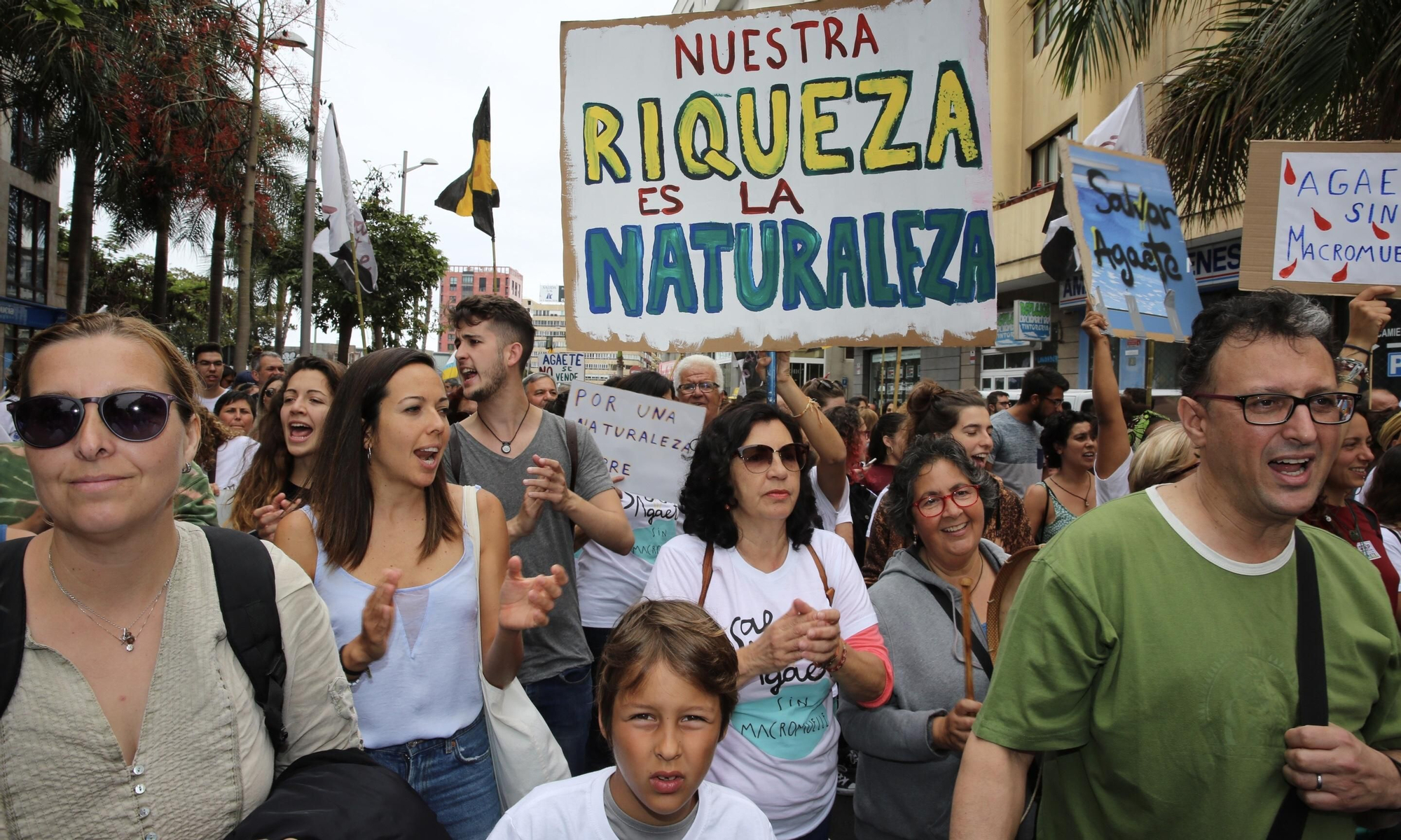 Manifestación en Las Palmas de Gran Canaria contra la ampliación del muelle de Agaete.