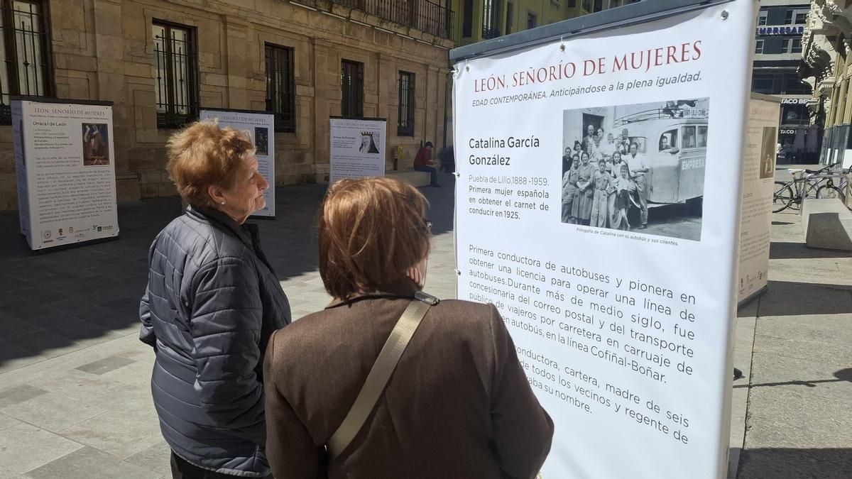 Exposición reciente sobre mujeres en el centro de León.