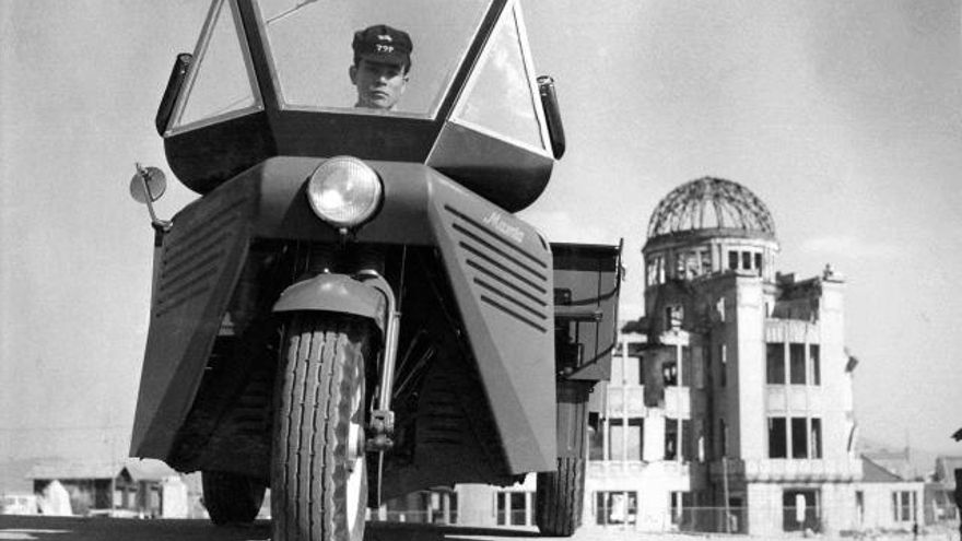 El Mazda GO-Mula de carga en la zona cero, en Hiroshima (Japón).