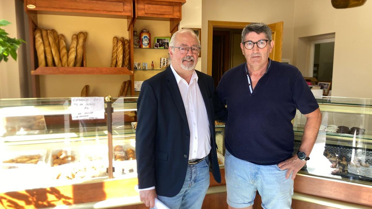 El panadero Miguel Ángel Merino en su establecimiento