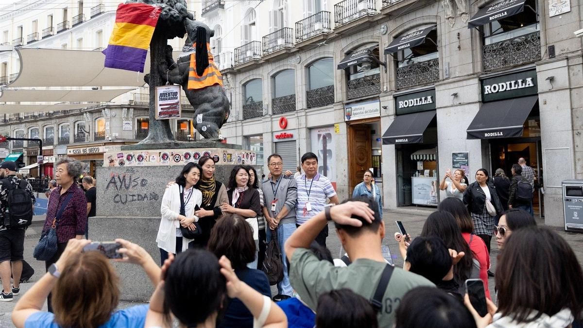 Almeida intenta forzar el desalojo de la acampada en Sol alertando de "riesgo de orden público" por cuchillos y adoquines