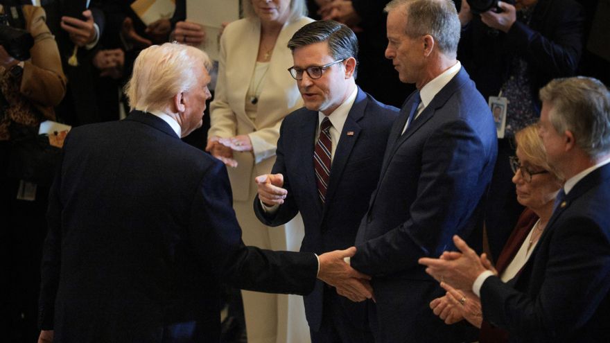 El Senado de EEUU aprueba un acuerdo que rompe a los demócratas y acerca el fin del cierre del Gobierno más largo de la historia